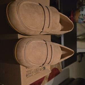 Womens Size 11 New Cream Loafer